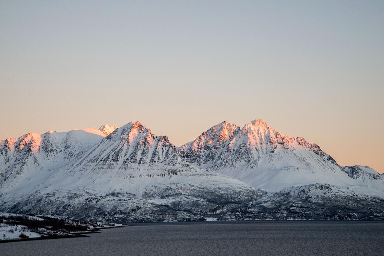 Arctic Panorama Lodge Uloybukta ภายนอก รูปภาพ